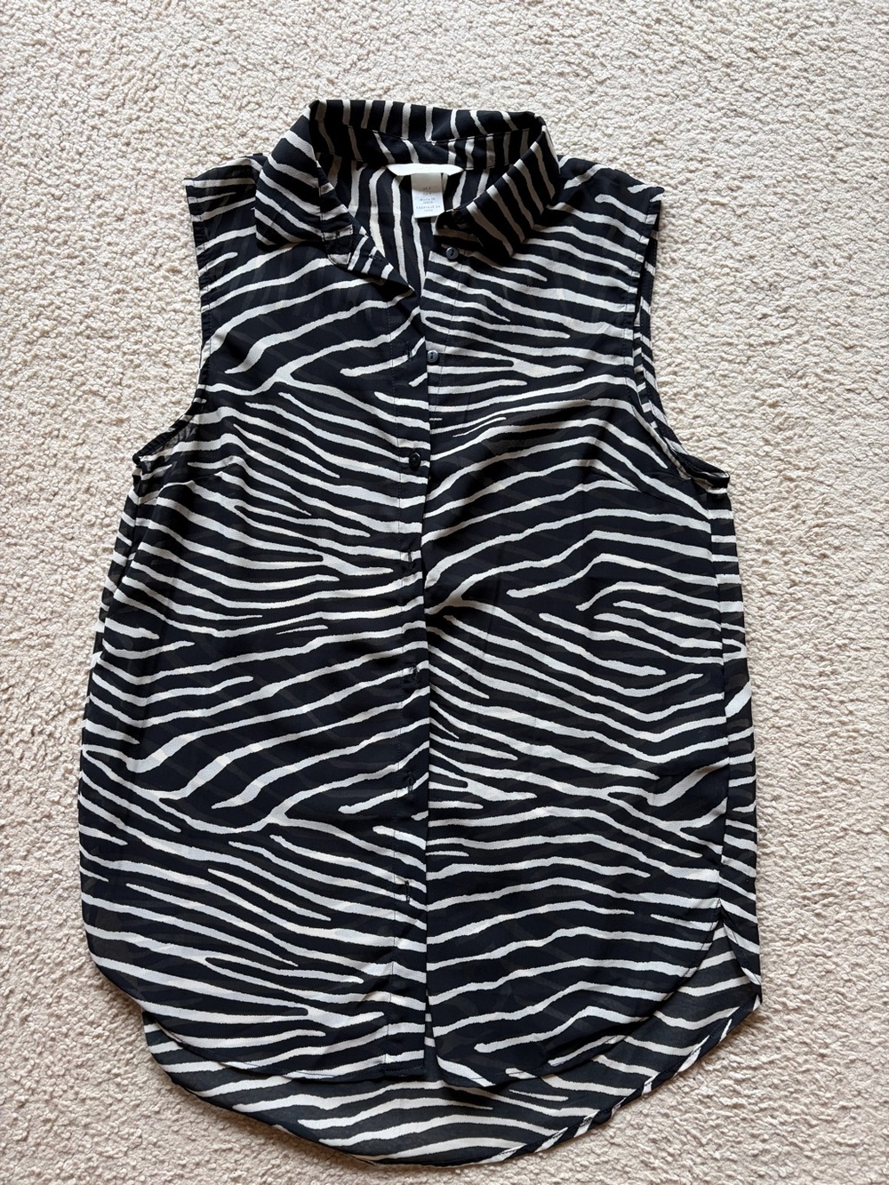NWOT: H&M Black & White Zebra-Stripe Sleeveless Button Blouse